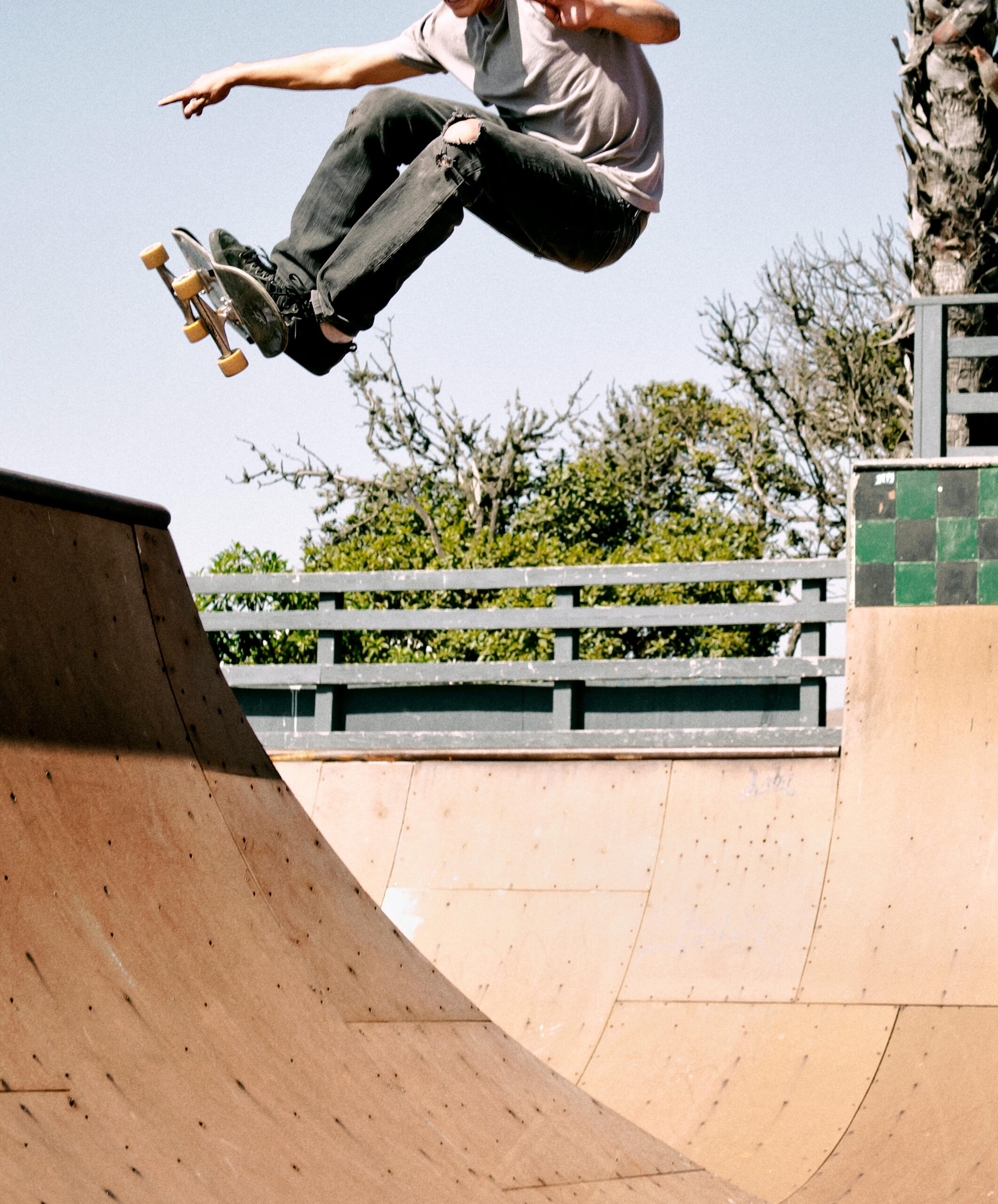 VERNICIATURA di PISTE/PERCORSI per SKATE-BOARDS